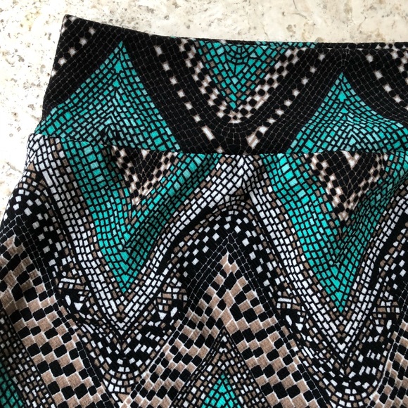 Green Chevron Pencil Skirt - Picture 3 of 4